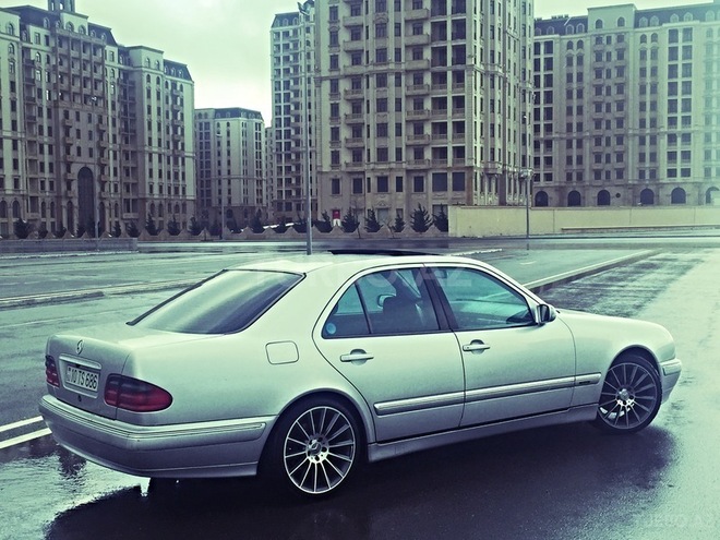 Mercedes E 240 2000, 315,000 km - 2.4 л - Bakı