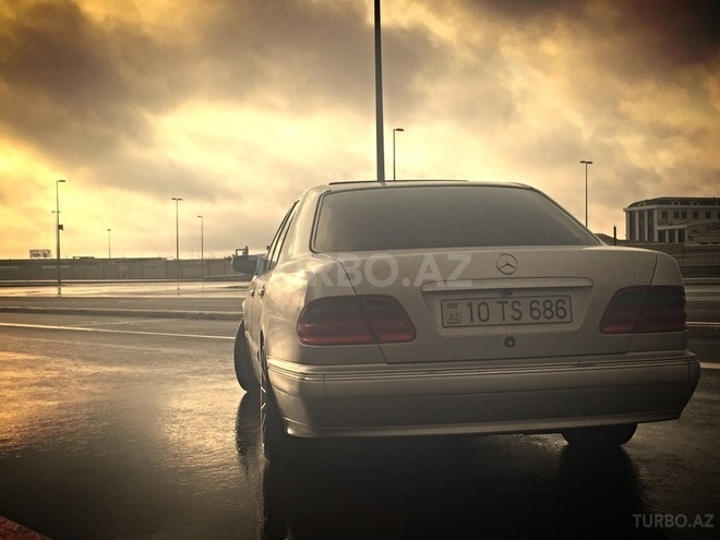 Mercedes E 240 2000, 315,000 km - 2.4 л - Bakı