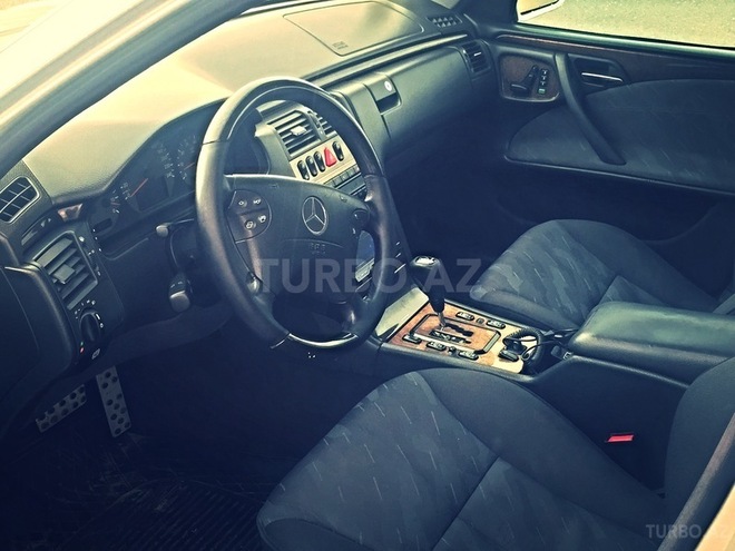 Mercedes E 240 2000, 315,000 km - 2.4 л - Bakı