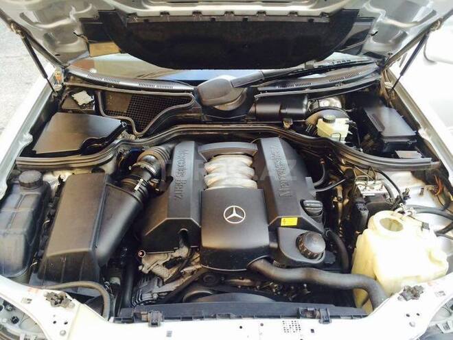 Mercedes E 240 1999, 213,041 km - 2.4 l - Balakən