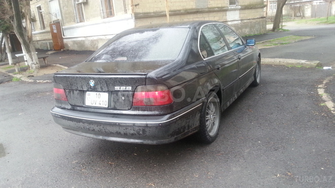 BMW 528 1999, 280,000 km - 2.8 l - Sumqayıt