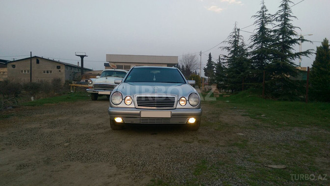 Mercedes E 230 1996, 270,000 km - 2.3 l - Masallı