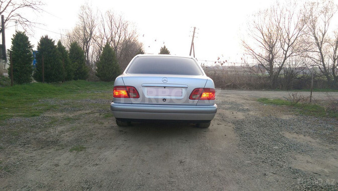 Mercedes E 230 1996, 270,000 km - 2.3 l - Masallı