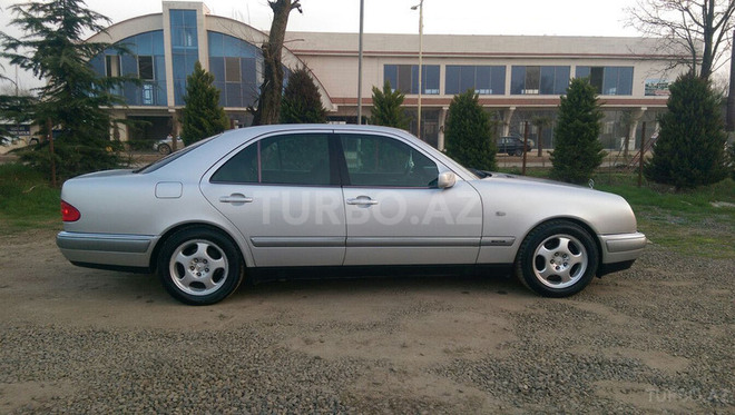 Mercedes E 230 1996, 270,000 km - 2.3 l - Masallı