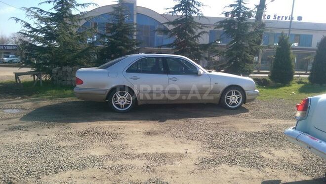 Mercedes E 230 1996, 270,000 km - 2.3 l - Masallı