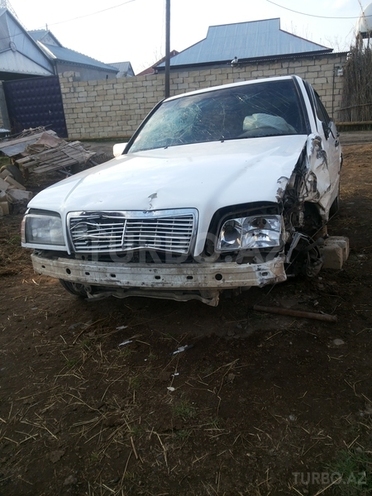 Mercedes C 180 1995, 370,000 km - 1.8 l - Beyləqan