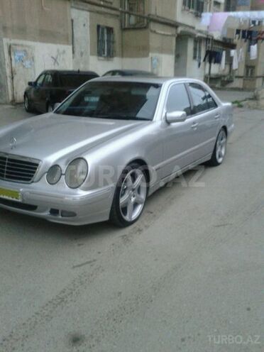 Mercedes E 220 2000, 210,000 km - 2.2 л - Bakı