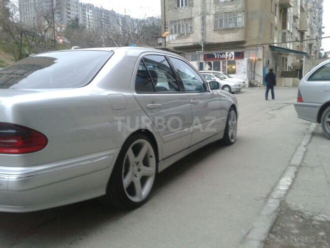 Mercedes E 220 2000, 210,000 km - 2.2 л - Bakı