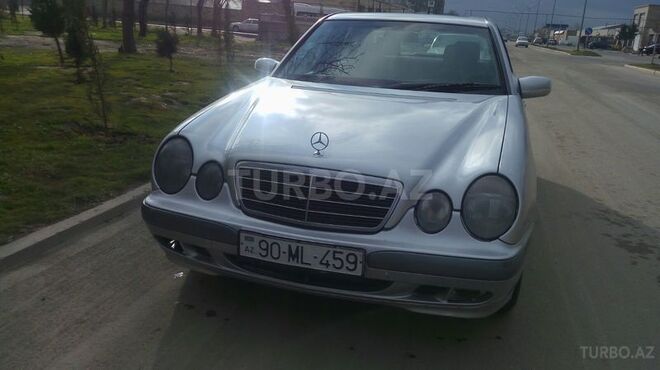 Mercedes E 220 2001, 390,000 km - 2.2 l - Sumqayıt