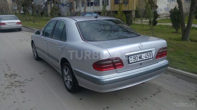 Mercedes E 220 2001, 390,000 km - 2.2 l - Sumqayıt