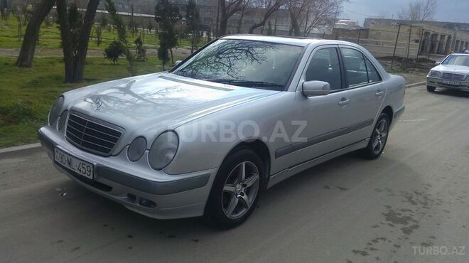 Mercedes E 220 2001, 390,000 km - 2.2 l - Sumqayıt