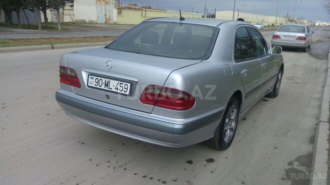Mercedes E 220 2001, 390,000 km - 2.2 l - Sumqayıt