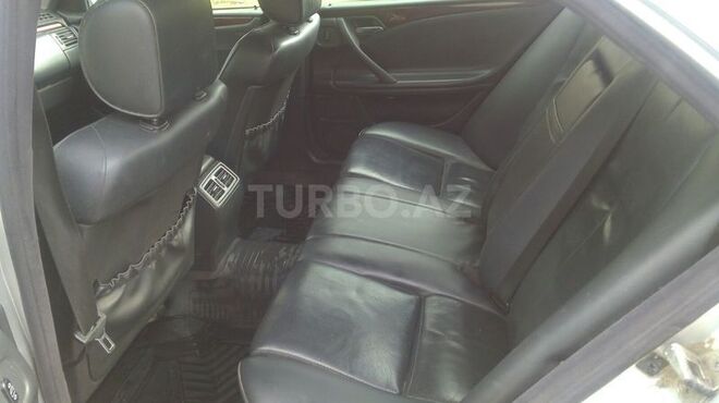 Mercedes E 220 2001, 390,000 km - 2.2 l - Sumqayıt