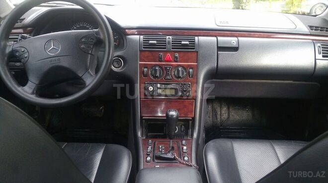 Mercedes E 220 2001, 390,000 km - 2.2 l - Sumqayıt