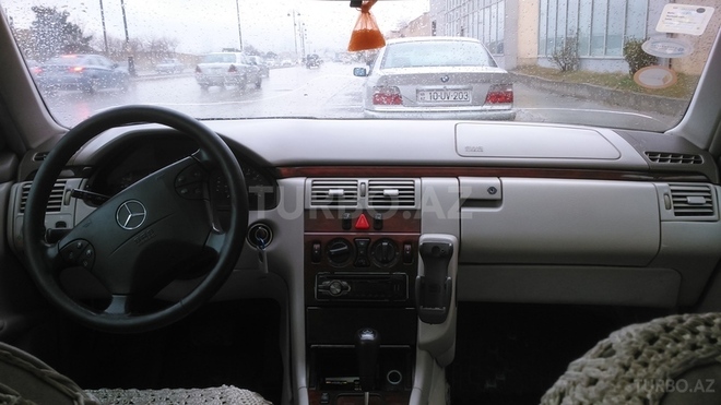 Mercedes E 240 1999, 342,000 km - 2.4 l - Bakı
