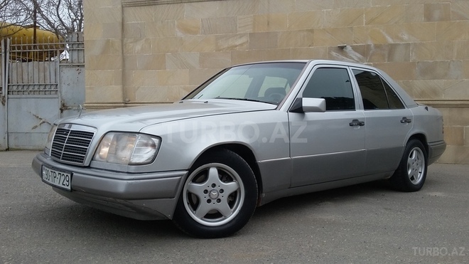Mercedes E 220 1995, 235,000 km - 2.2 l - Bakı