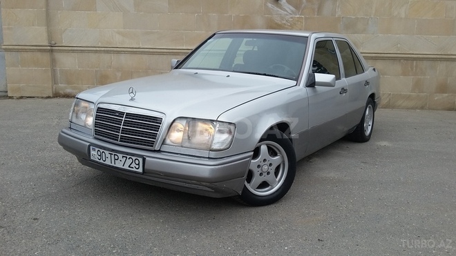 Mercedes E 220 1995, 235,000 km - 2.2 l - Bakı