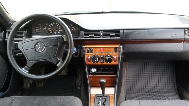 Mercedes E 220 1995, 235,000 km - 2.2 l - Bakı