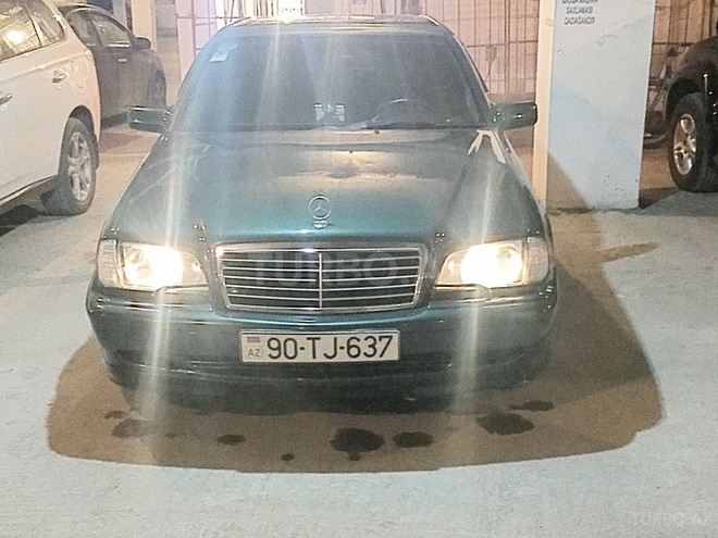 Mercedes C 220 1999, 235,000 km - 2.2 l - Bakı