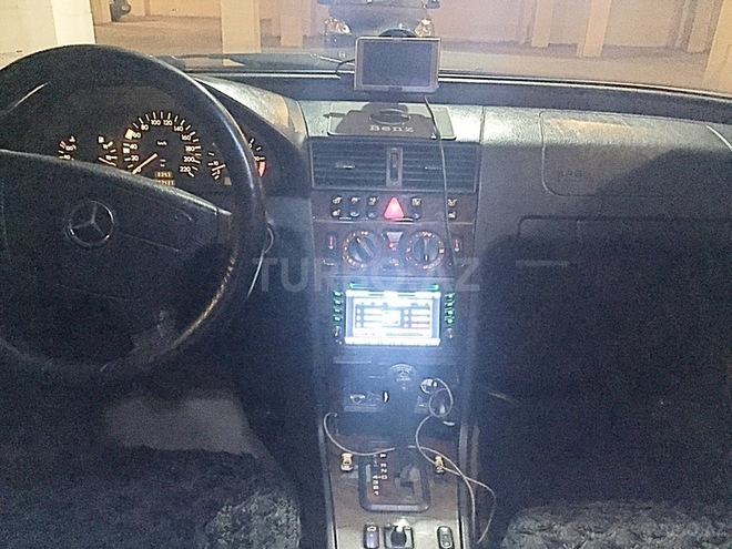 Mercedes C 220 1999, 235,000 km - 2.2 l - Bakı