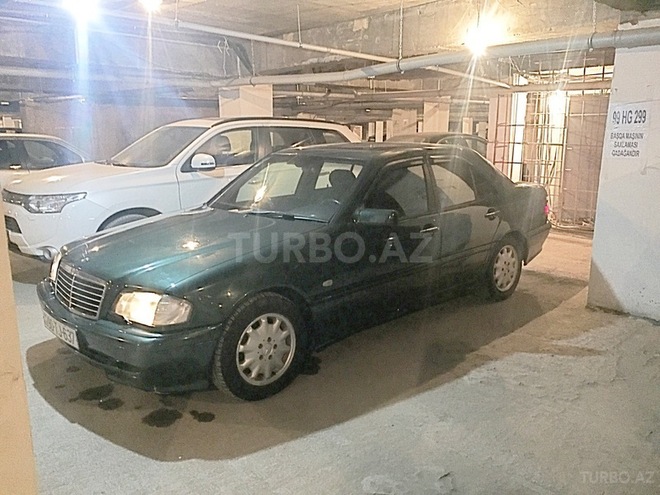 Mercedes C 220 1999, 235,000 km - 2.2 l - Bakı