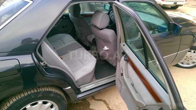 Mercedes E 250 1994, 545,600 km - 2.5 l - Bakı