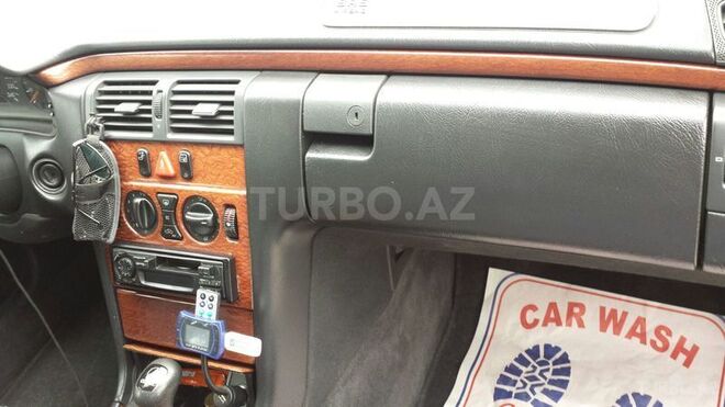 Mercedes E 200 1997, 244,000 km - 2.0 l - Bakı