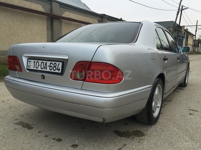 Mercedes E 220 1996, 146,000 km - 2.2 l - Sumqayıt