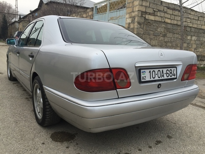 Mercedes E 220 1996, 146,000 km - 2.2 l - Sumqayıt
