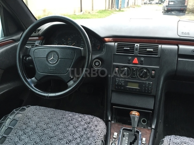 Mercedes E 220 1996, 146,000 km - 2.2 l - Sumqayıt