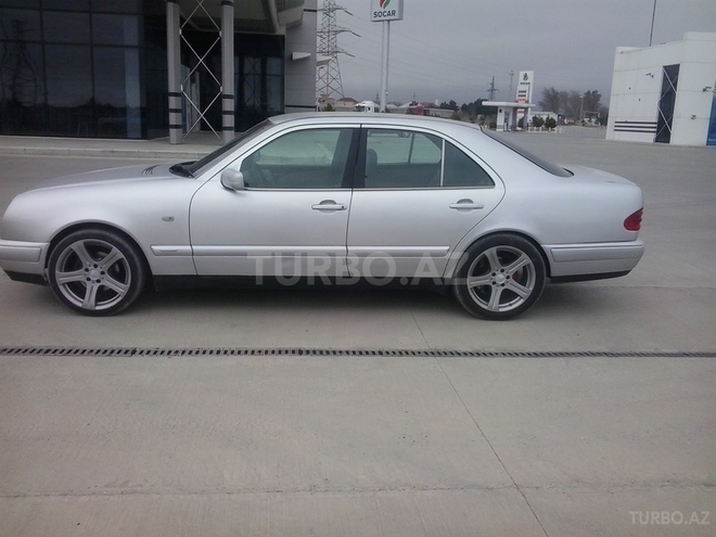 Mercedes E 230 1995, 295,000 km - 2.3 l - Sumqayıt