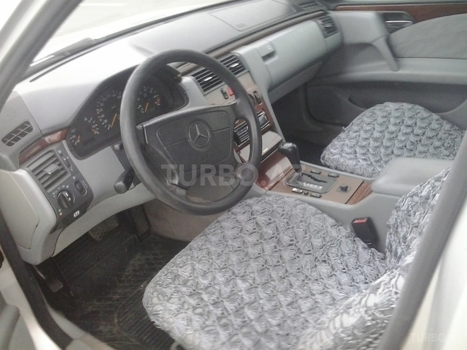 Mercedes E 230 1995, 295,000 km - 2.3 l - Sumqayıt