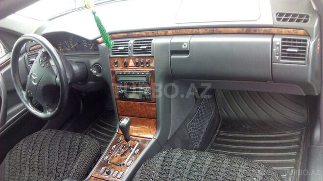 Mercedes E 280 2000, 174,000 km - 2.8 l - Saatlı
