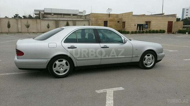 Mercedes E 220 1998, 257,771 km - 2.2 l - Bakı