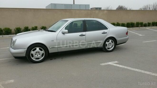 Mercedes E 220 1998, 257,771 km - 2.2 l - Bakı