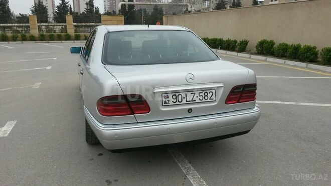 Mercedes E 220 1998, 257,771 km - 2.2 l - Bakı