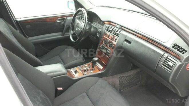 Mercedes E 220 1998, 257,771 km - 2.2 l - Bakı