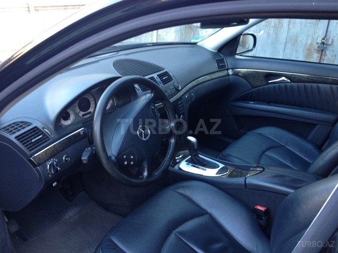 Mercedes E 270 2003, 210,650 km - 2.7 l - Bakı