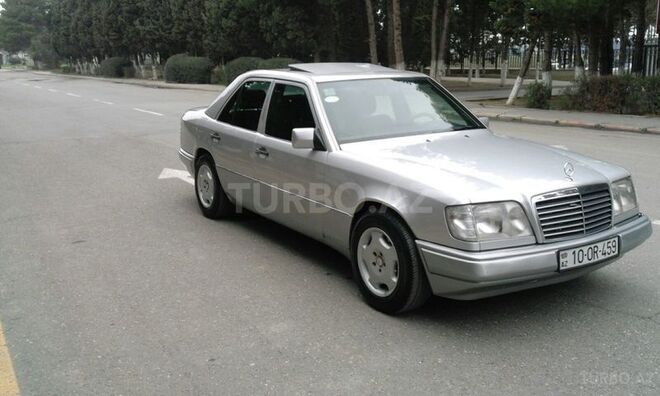 Mercedes E 200 1995, 165,000 km - 2.0 l - Sumqayıt