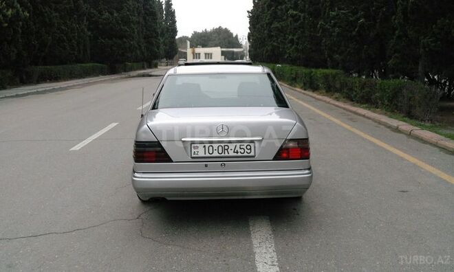 Mercedes E 200 1995, 165,000 km - 2.0 l - Sumqayıt