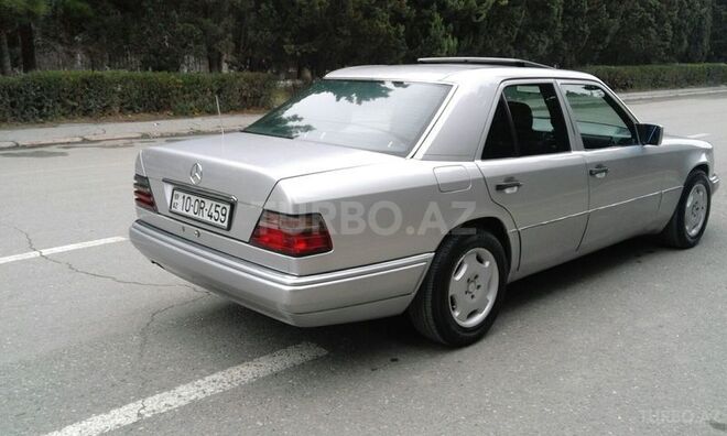 Mercedes E 200 1995, 165,000 km - 2.0 l - Sumqayıt