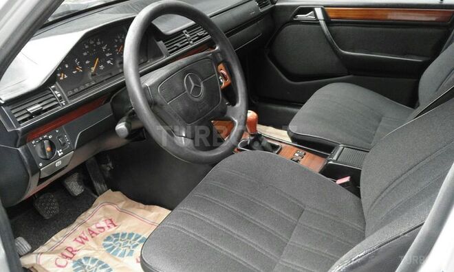 Mercedes E 200 1995, 165,000 km - 2.0 l - Sumqayıt