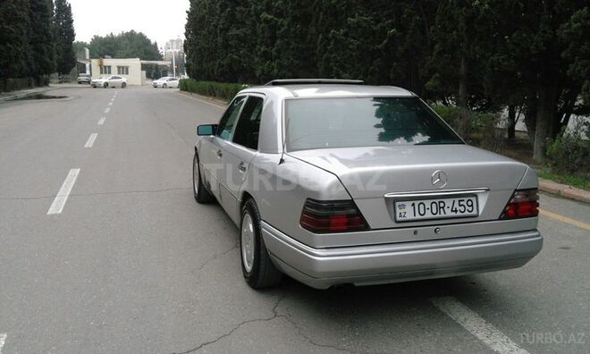 Mercedes E 200 1995, 165,000 km - 2.0 l - Sumqayıt