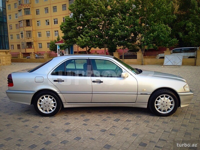 Mercedes C 220 2000, 204,000 km - 2.2 l - Bakı