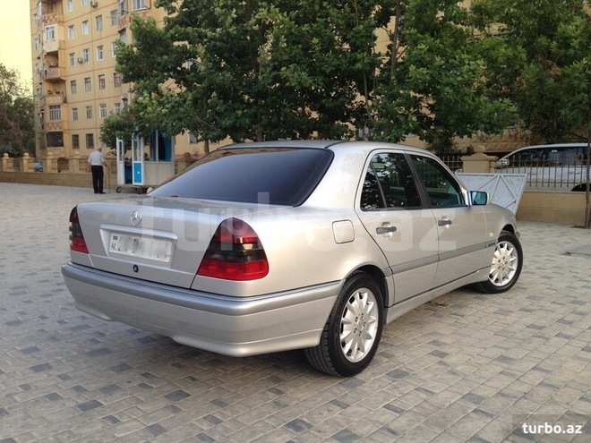 Mercedes C 220 2000, 204,000 km - 2.2 l - Bakı
