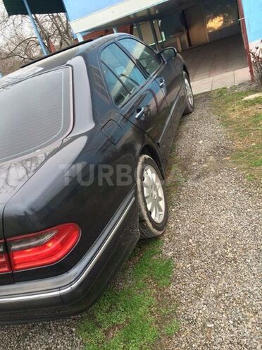 Mercedes E 240 2001, 205,123 km - 2.4 л - Ağdaş