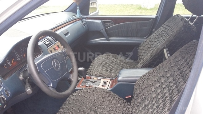 Mercedes E 240 1997, 195,000 km - 2.4 l - Sumqayıt