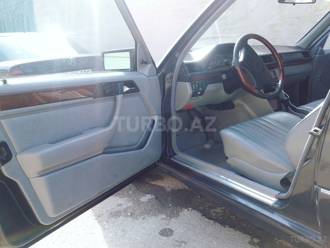 Mercedes E 230 1990, 370,500 km - 2.3 l - Bakı