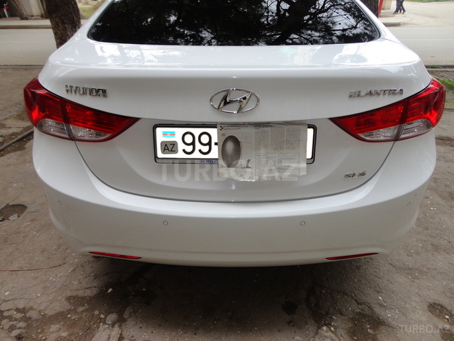 Hyundai Elantra 2013, 40,765 km - 1.8 l - Salyan