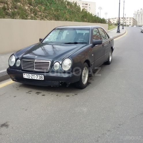 Mercedes E 220 1996, 330,000 km - 3.2 l - Bakı